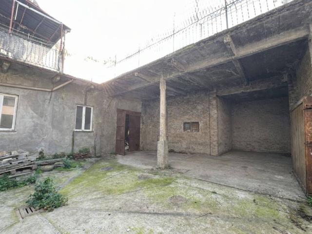 Locale Commerciale in vendita a Ronzone, Piemonte