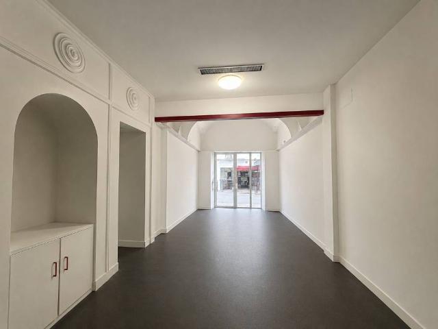 Locale Commerciale in vendita a Ronzone, Piemonte