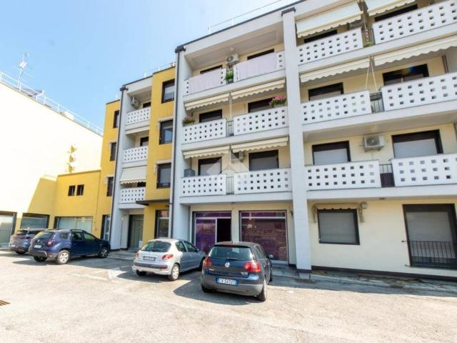 Locale Commerciale in vendita a Porta Milano, Casale Monferrato