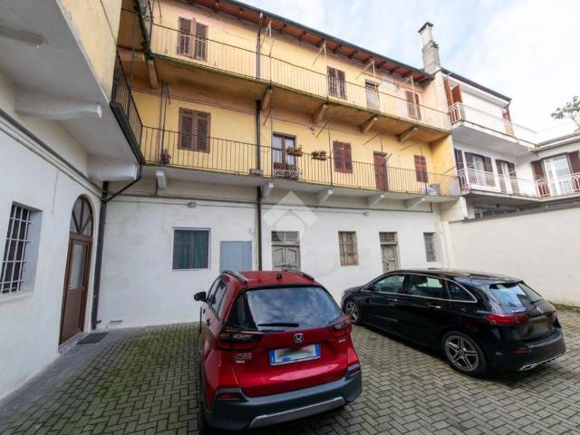 Locale Commerciale in vendita a Oltreponte, Piemonte