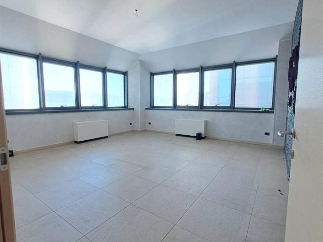 Locale Commerciale in vendita a Unione dei comuni Valli del Reno, Lavino e Samoggia, Casalecchio Di Reno