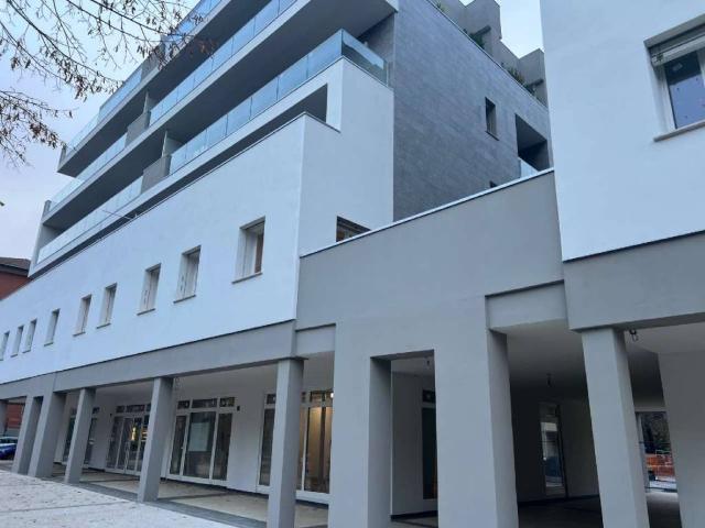 Locale Commerciale in vendita a Unione dei comuni Valli del Reno, Lavino e Samoggia, Casalecchio Di Reno