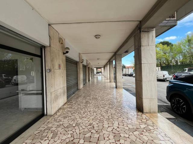 Locale Commerciale in vendita a Unione dei comuni Valli del Reno, Lavino e Samoggia, Casalecchio Di Reno