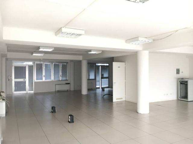 Locale Commerciale in vendita a Unione dei comuni Valli del Reno, Lavino e Samoggia, Casalecchio Di Reno
