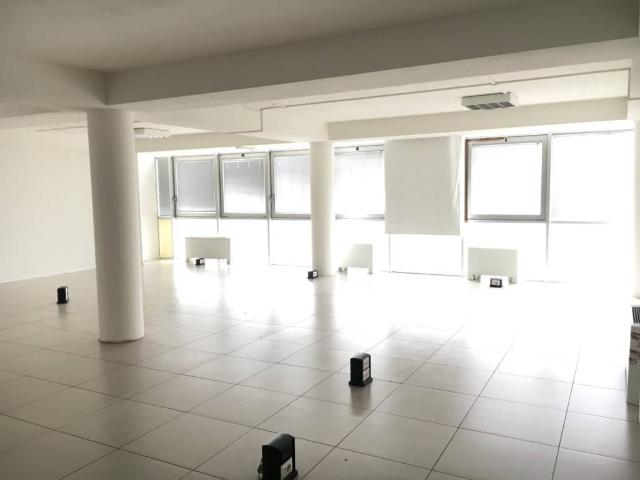 Locale Commerciale in vendita a Unione dei comuni Valli del Reno, Lavino e Samoggia, Casalecchio Di Reno
