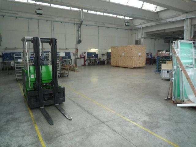 Locale Commerciale in vendita a Unione dei comuni Valli del Reno, Lavino e Samoggia, Casalecchio Di Reno