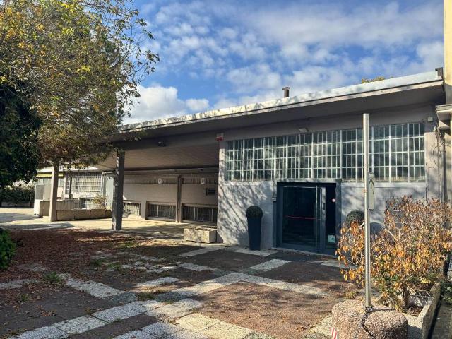 Locale Commerciale in vendita a Unione dei comuni Valli del Reno, Lavino e Samoggia, Casalecchio Di Reno