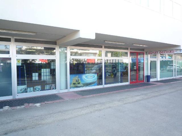 Locale Commerciale in vendita a Unione dei comuni Valli del Reno, Lavino e Samoggia, Casalecchio Di Reno