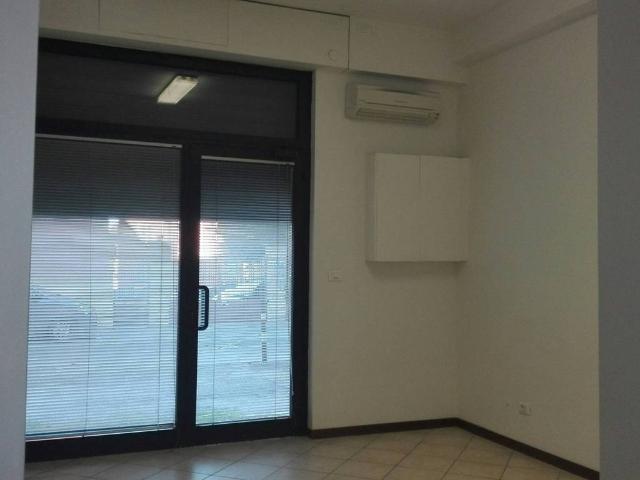 Locale Commerciale in vendita a Unione dei comuni Valli del Reno, Lavino e Samoggia, Casalecchio Di Reno