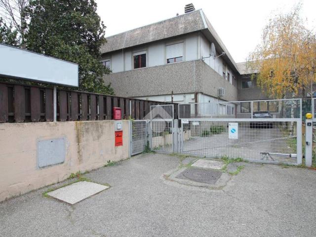 Locale Commerciale in vendita a Unione dei comuni Valli del Reno, Lavino e Samoggia, Casalecchio Di Reno