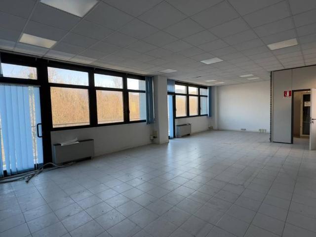 Locale Commerciale in vendita a Unione dei comuni Valli del Reno, Lavino e Samoggia, Casalecchio Di Reno