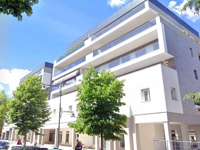 Locale Commerciale in vendita a Unione dei comuni Valli del Reno, Lavino e Samoggia, Casalecchio Di Reno