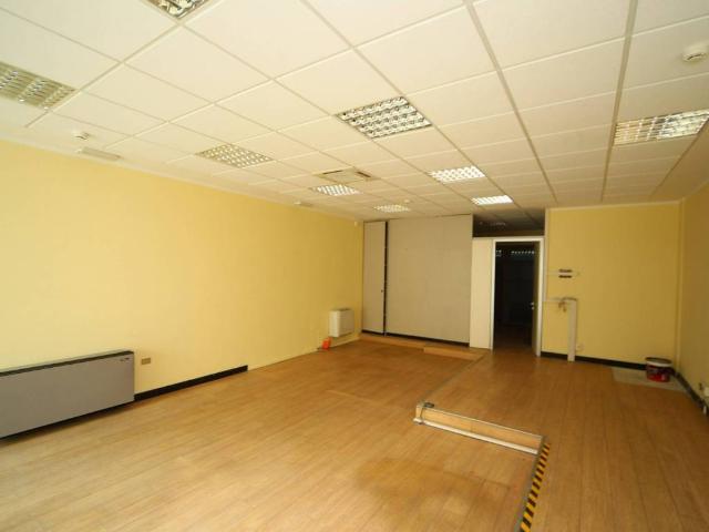 Locale Commerciale in vendita a Unione dei comuni Valli del Reno, Lavino e Samoggia, Casalecchio Di Reno