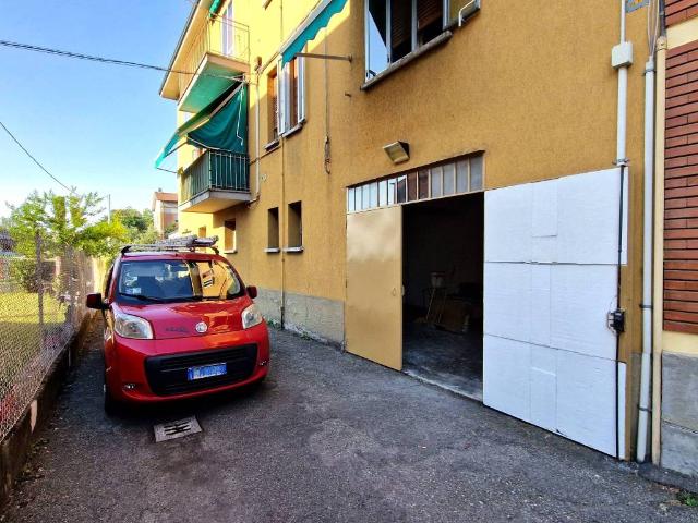 Locale Commerciale in vendita a Unione dei comuni Valli del Reno, Lavino e Samoggia, Casalecchio Di Reno