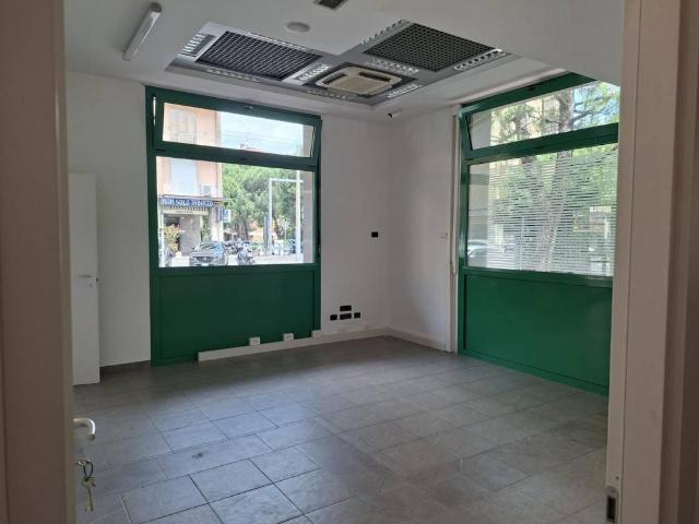 Locale Commerciale in vendita a Unione dei comuni Valli del Reno, Lavino e Samoggia, Casalecchio Di Reno