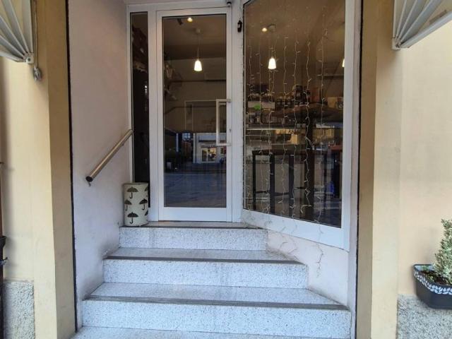 Locale Commerciale in vendita a Unione dei comuni Valli del Reno, Lavino e Samoggia, Casalecchio Di Reno