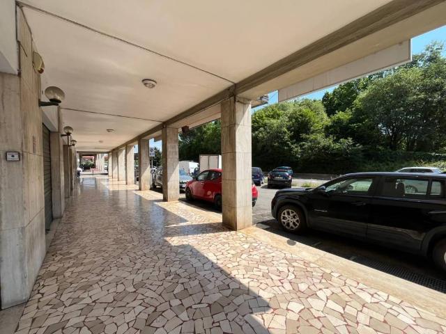 Locale Commerciale in vendita a Unione dei comuni Valli del Reno, Lavino e Samoggia, Casalecchio Di Reno