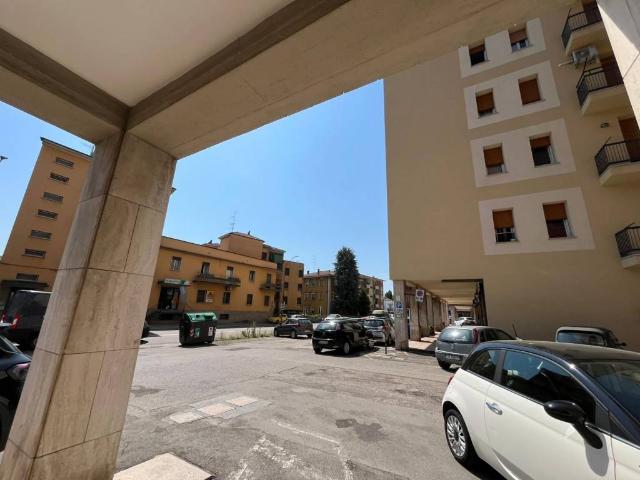 Locale Commerciale in vendita a Unione dei comuni Valli del Reno, Lavino e Samoggia, Casalecchio Di Reno
