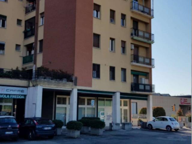 Locale Commerciale in vendita a Unione dei comuni Valli del Reno, Lavino e Samoggia, Casalecchio Di Reno