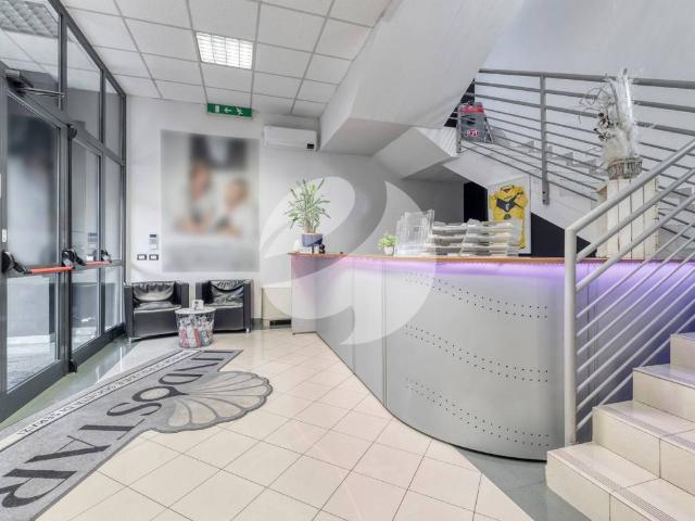 Locale Commerciale in vendita a Unione dei comuni Valli del Reno, Lavino e Samoggia, Casalecchio Di Reno