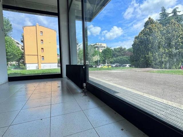 Locale Commerciale in vendita a Unione dei comuni Valli del Reno, Lavino e Samoggia, Casalecchio Di Reno