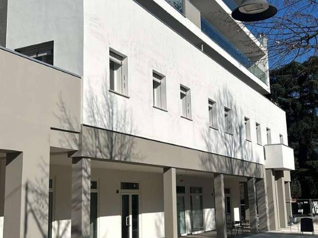 Locale Commerciale in vendita a Unione dei comuni Valli del Reno, Lavino e Samoggia, Casalecchio Di Reno