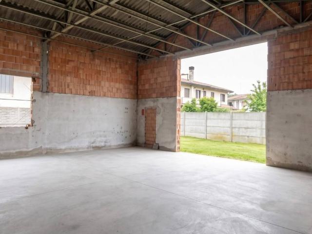 Locale Commerciale in vendita a Sustinenza, Casaleone