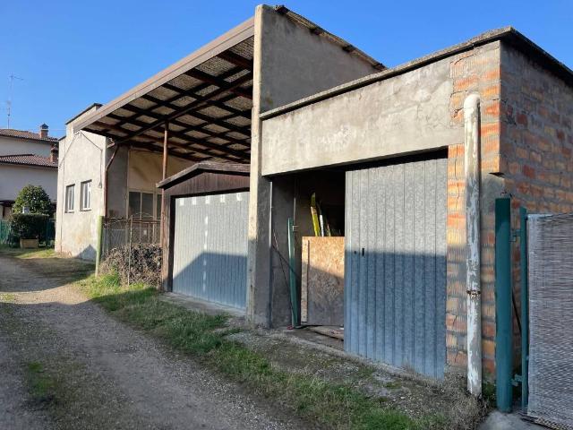 Locale Commerciale in vendita a Nuovo Circondario Imolese, Casalfiumanese