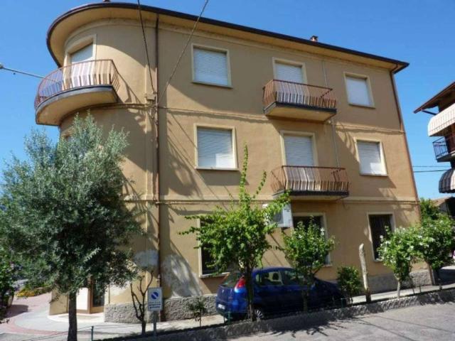 Locale Commerciale in vendita a Nuovo Circondario Imolese, Casalfiumanese