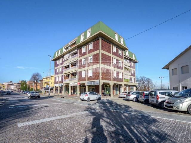 Locale Commerciale in vendita a Tresinaro - Secchia, Re