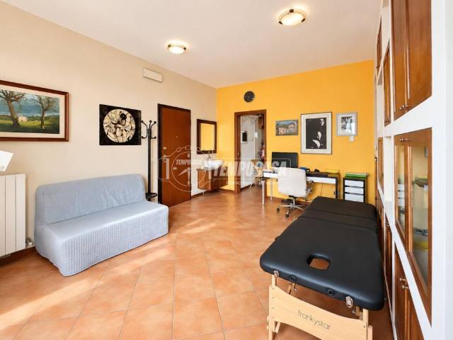 Locale Commerciale in vendita a Salvaterra, Casalgrande