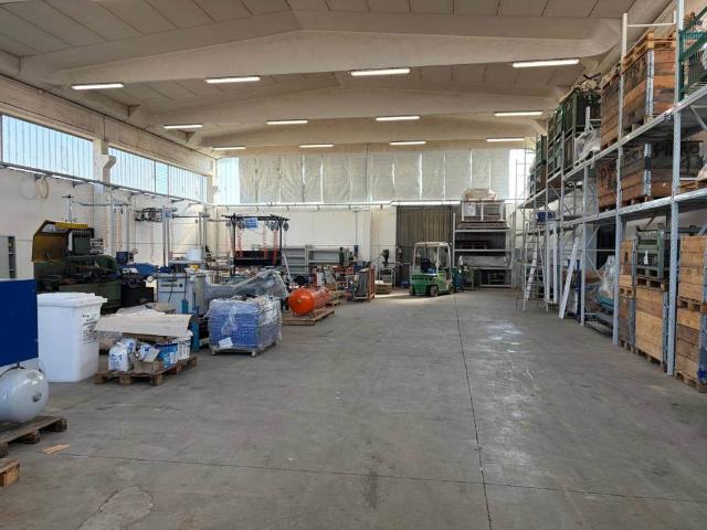 Locale Commerciale in vendita a Roncadello, Casalmaggiore