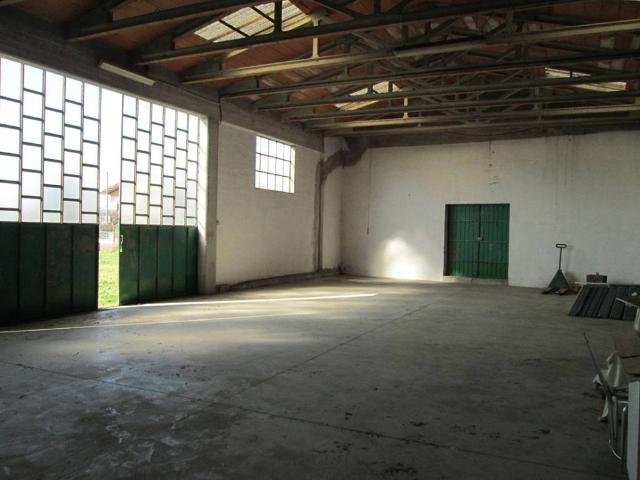 Locale Commerciale in vendita a Casalmaggiore, Lombardia