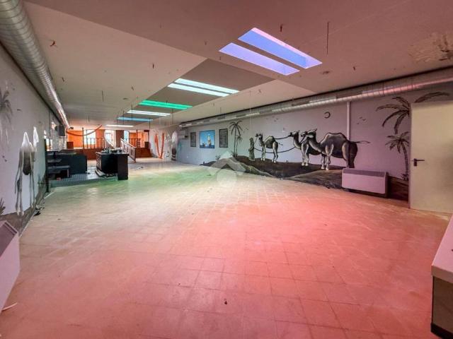 Locale Commerciale in vendita a Casalmaggiore, Lombardia