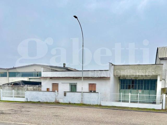 Locale Commerciale in vendita a Casalmaggiore, Lombardia