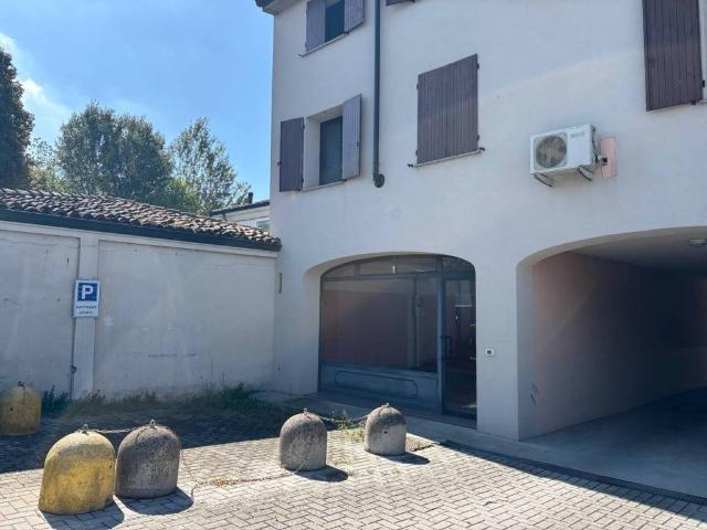 Locale Commerciale in vendita a Vicobellignano, Casalmaggiore