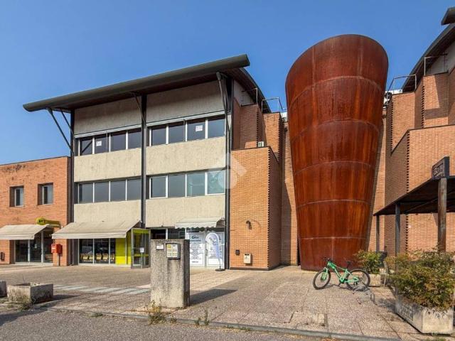 Locale Commerciale in vendita a Casalmaggiore, Lombardia