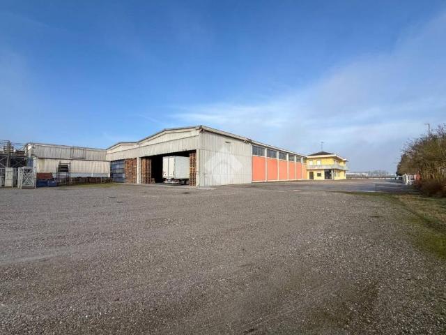 Locale Commerciale in vendita a Casalmaggiore, Lombardia