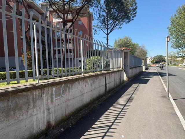 Locale Commerciale in vendita a Casalnuovo Di Napoli, Campania