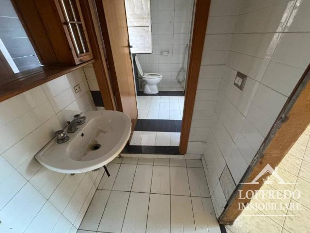 Locale Commerciale in vendita a Casalnuovo Di Napoli, Campania