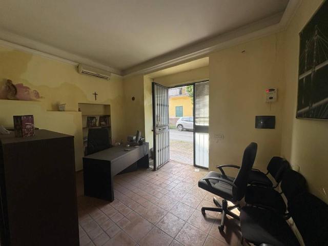 Locale Commerciale in vendita a Casalnuovo Di Napoli, Campania