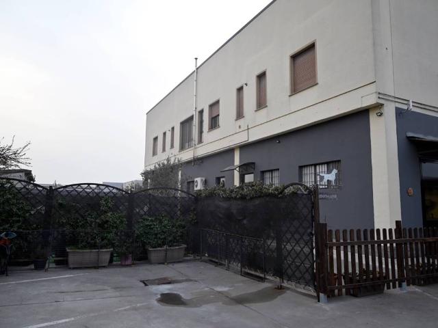 Locale Commerciale in vendita a Casalpusterlengo, Lombardia