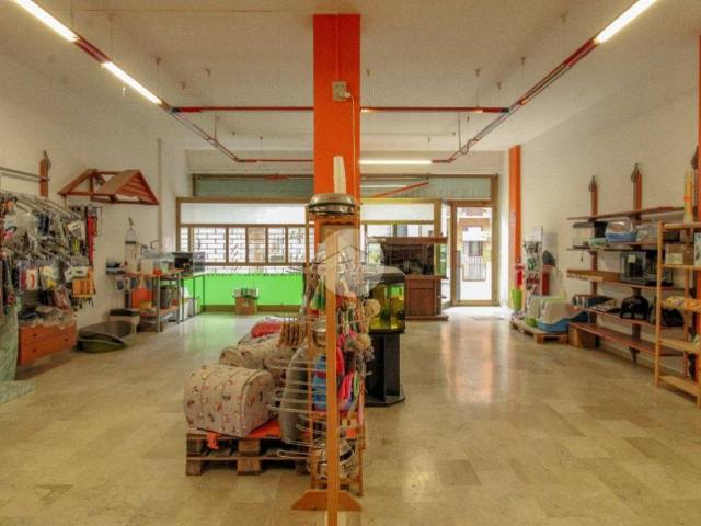 Locale Commerciale in vendita a Casalpusterlengo, Lombardia