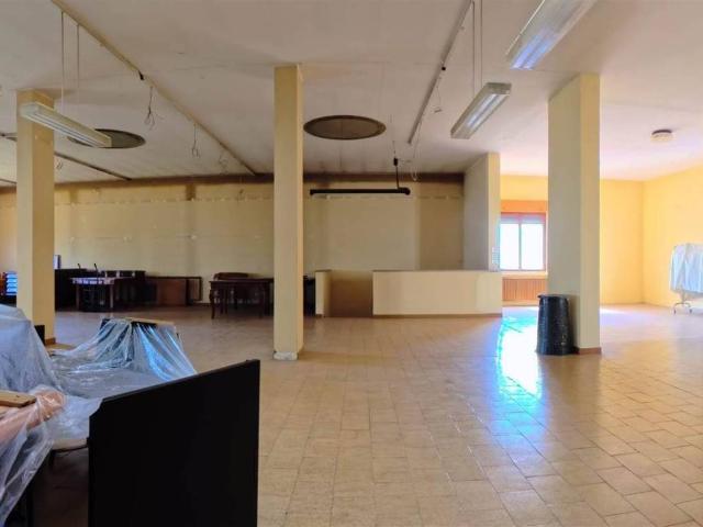 Locale Commerciale in vendita a Casalpusterlengo, Lodi
