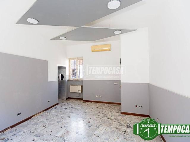 Locale Commerciale in vendita a Casalpusterlengo, Lombardia