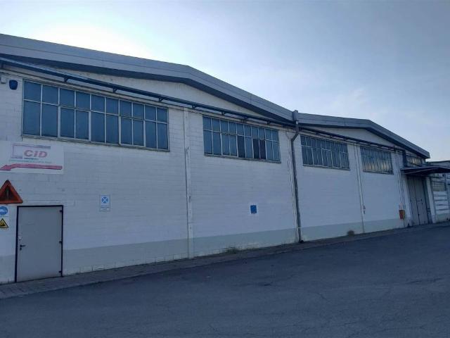 Locale Commerciale in vendita a Casalpusterlengo, Lombardia