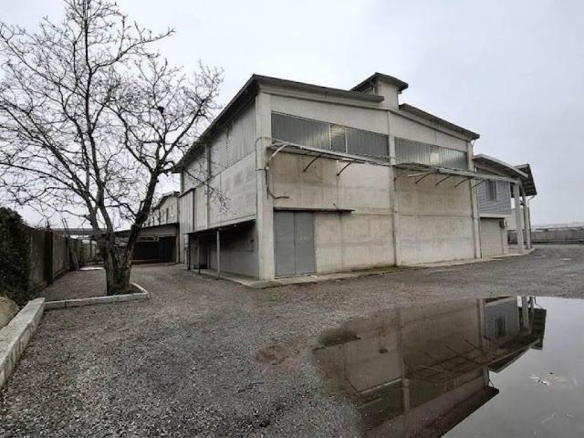 Locale Commerciale in vendita a Casalpusterlengo, Lombardia