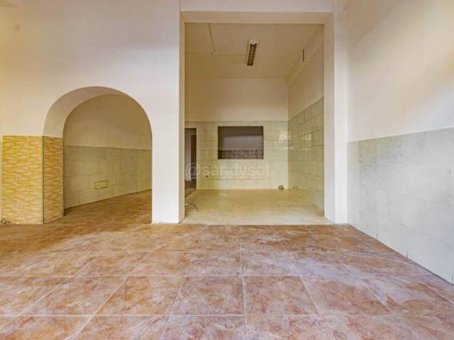 Locale Commerciale in vendita a Casalpusterlengo, Lombardia
