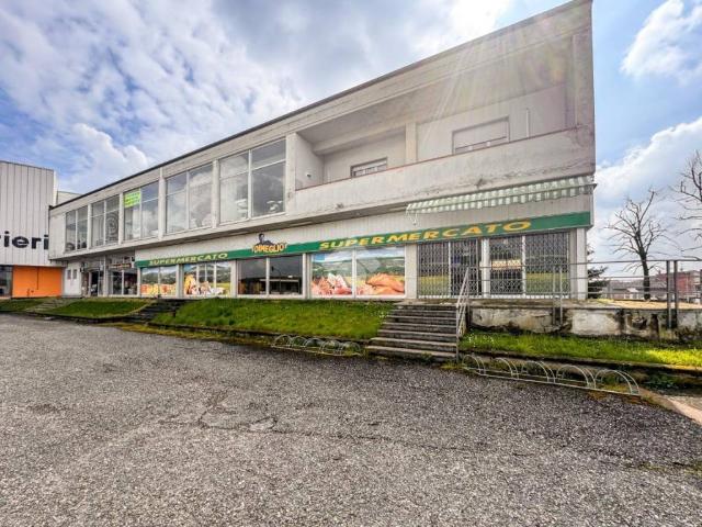 Locale Commerciale in vendita a Casalpusterlengo, Lombardia