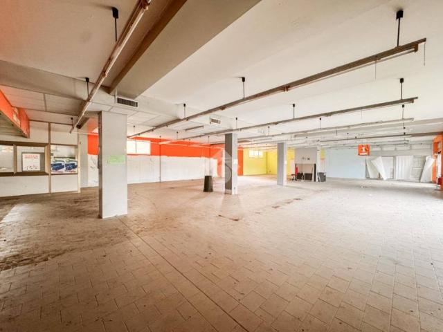 Locale Commerciale in vendita a Casalpusterlengo, Lombardia
